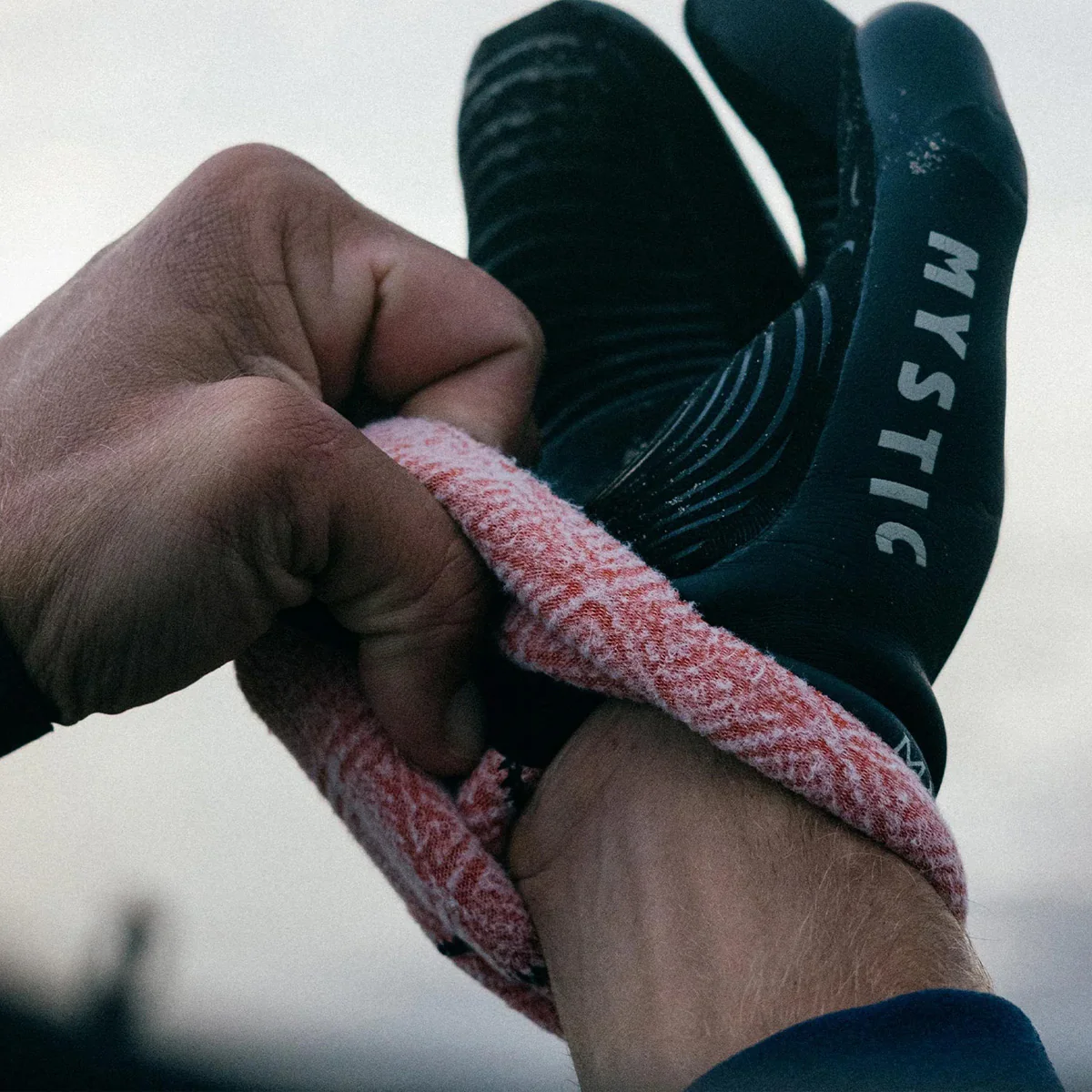 Mystic Supreme 5mm Lobster gloves - Image 3