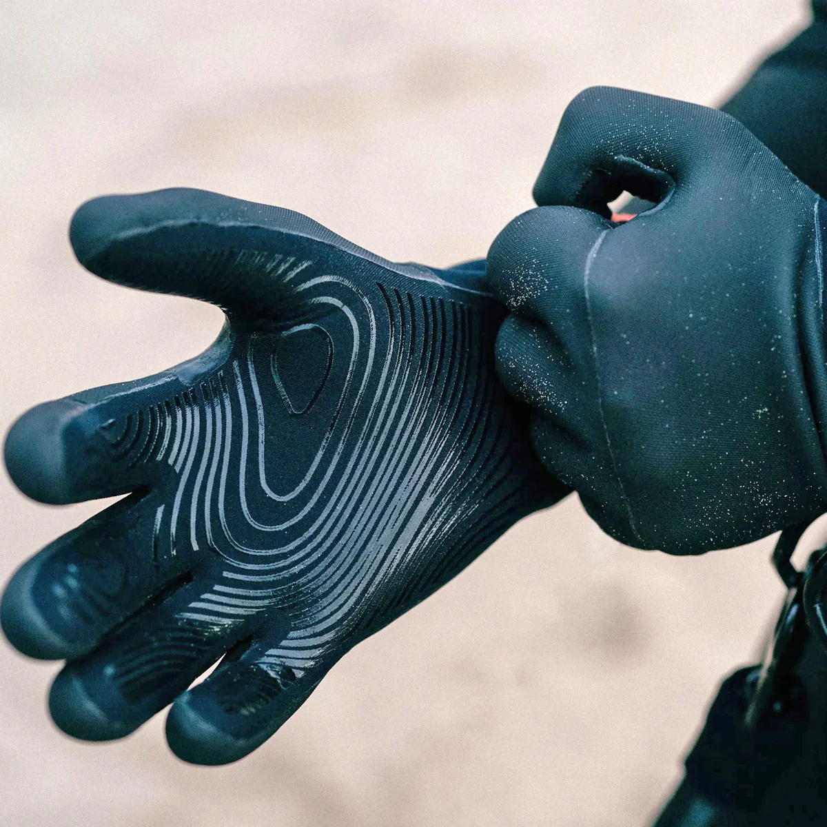 Mystic Supreme 5mm Neoprene Gloves - Image 3